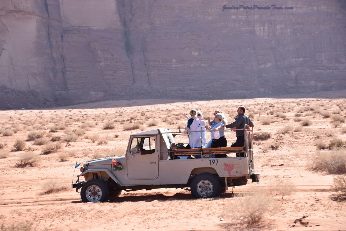 Tour di 05 ore in 4x4 nel Wadi Rum (con o senza pernottamento) (WR-JHT-004)